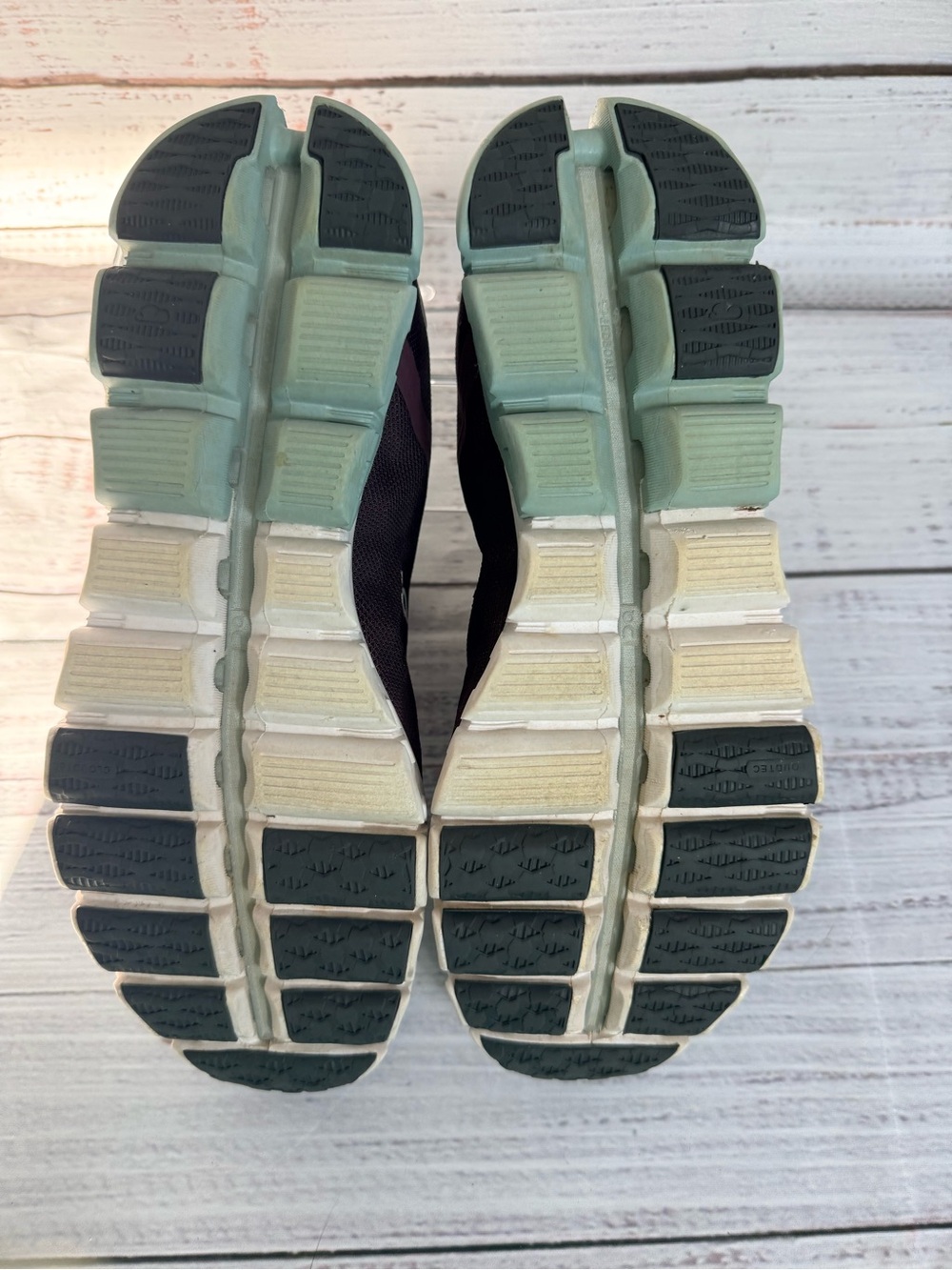 On Running Women's Gradient Mint and Burgundy Athletic Shoes - Picture 11 of 12